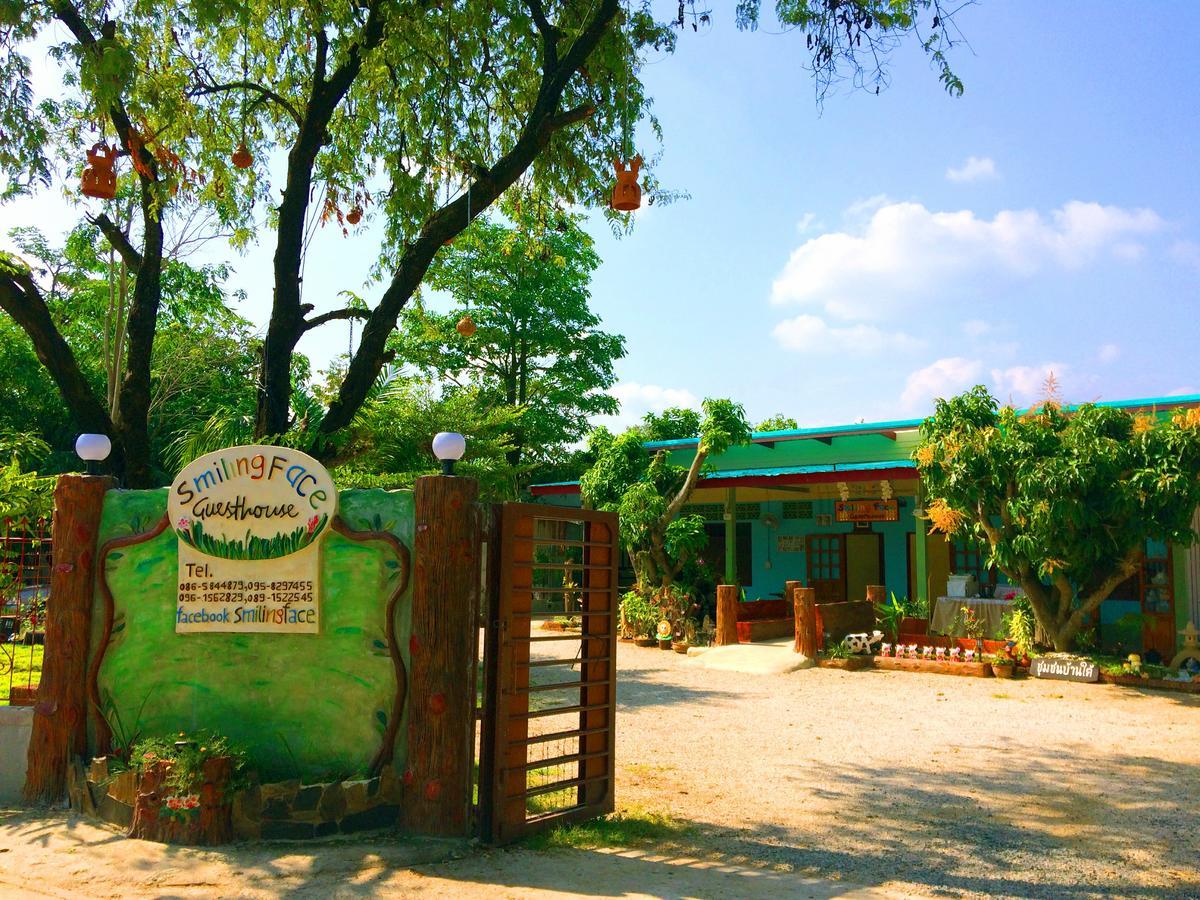 Smilingface Guesthouse Sukhothai Exteriör bild